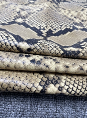 E473进口头层黄色小胎牛蛇纹牛皮厚度1.1mm手感微软