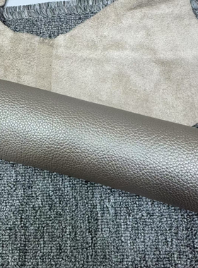 A877 厚度1.5mm 进口头层银灰色荔枝纹牛皮 手感微软 15平方英尺