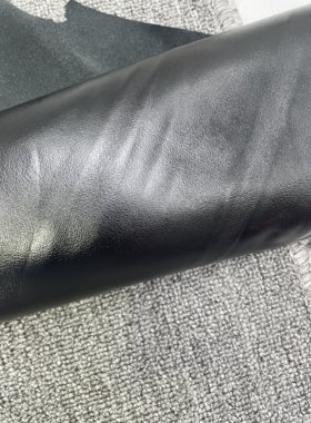 E311进口头层黑色油腊牛皮手感略挺厚度0.87m m