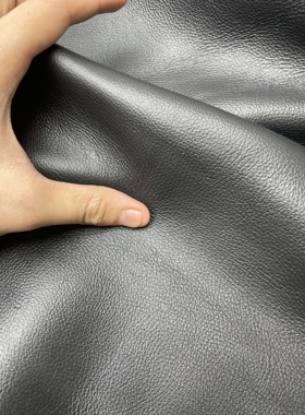 E1053进口头层黑色自然纹牛皮手感微软厚度1.6mm
