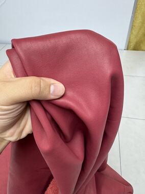 H133 进口头层红色全粒面自然纹软植鞣 手感微软 12平方英尺*6=72