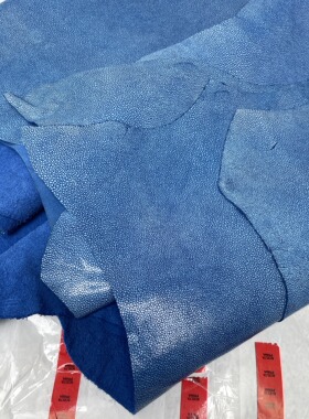 H762厚度1.0mm进口头层意大利进口宝蓝色珍珠鱼纹牛皮 手感微软