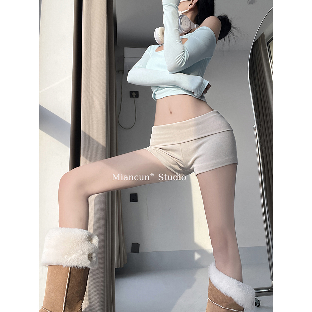 MianCun辣妹翻边低腰杏色运动短裤女春夏新款百搭复古休闲热裤潮