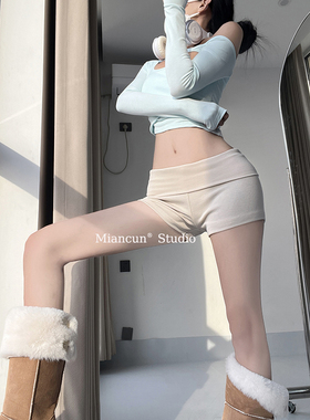 MianCun辣妹翻边低腰杏色运动短裤女春夏新款百搭复古休闲热裤潮