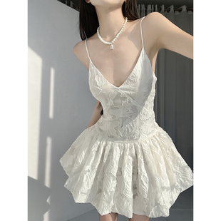 MianCun高级感芭蕾风收腰短裙女夏季可调节白色贴花吊带连衣裙女