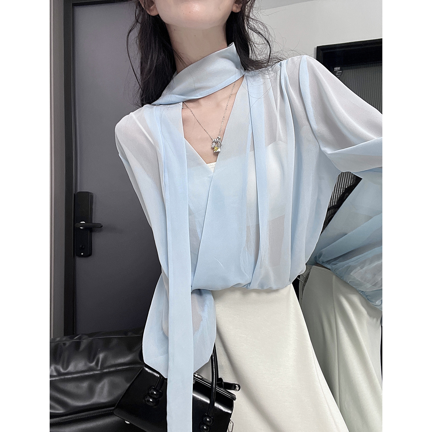 MianCun雾蓝色设计感飘带轻薄 V领衬衫女慵懒简约高级感长袖衬衣