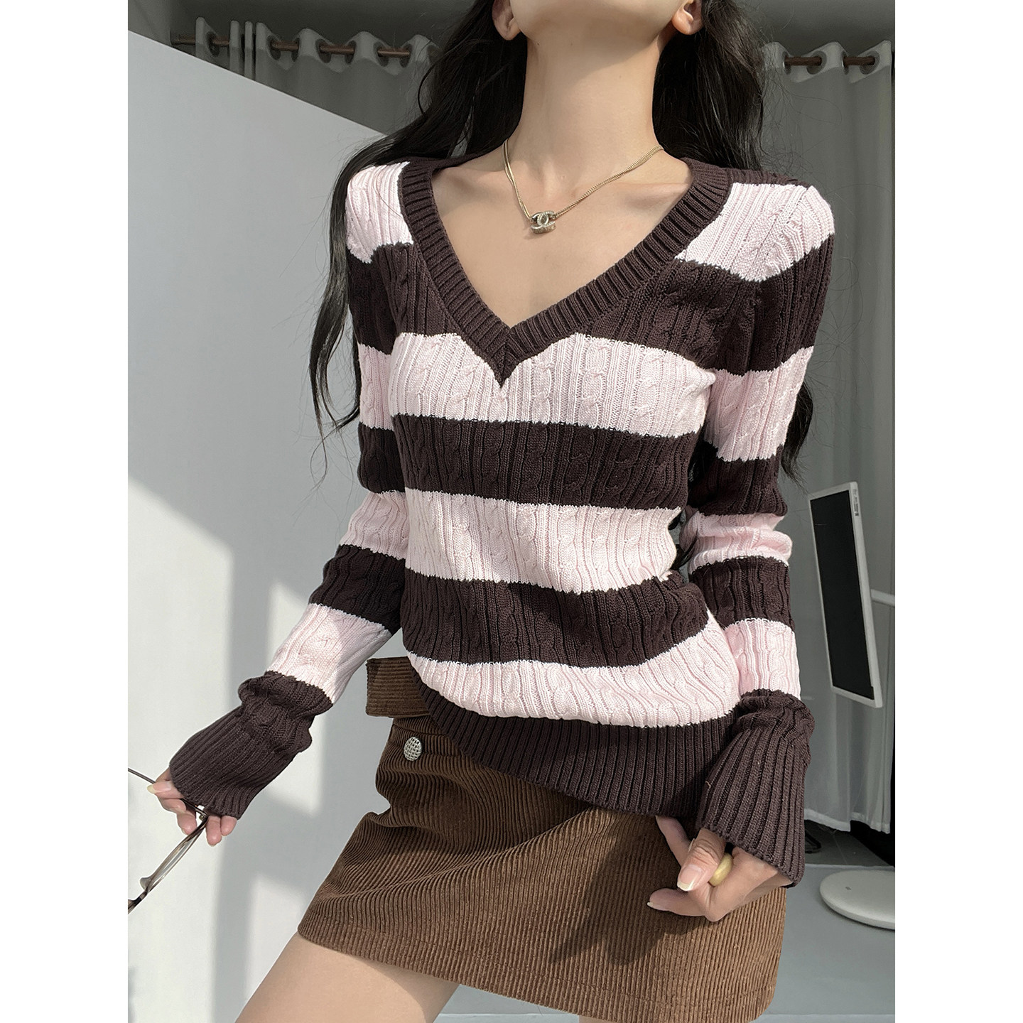 MianCun蜜桃拿铁条纹美学2026新款女针织衫宽松撞色V领麻花纹毛衣