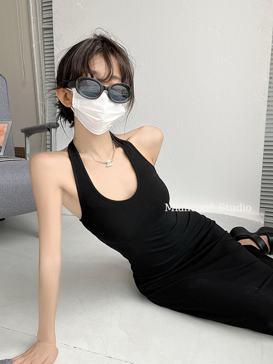 MianCun 辣妹露背挂脖连衣裙女收腰修身显瘦休闲百搭包臀长裙子