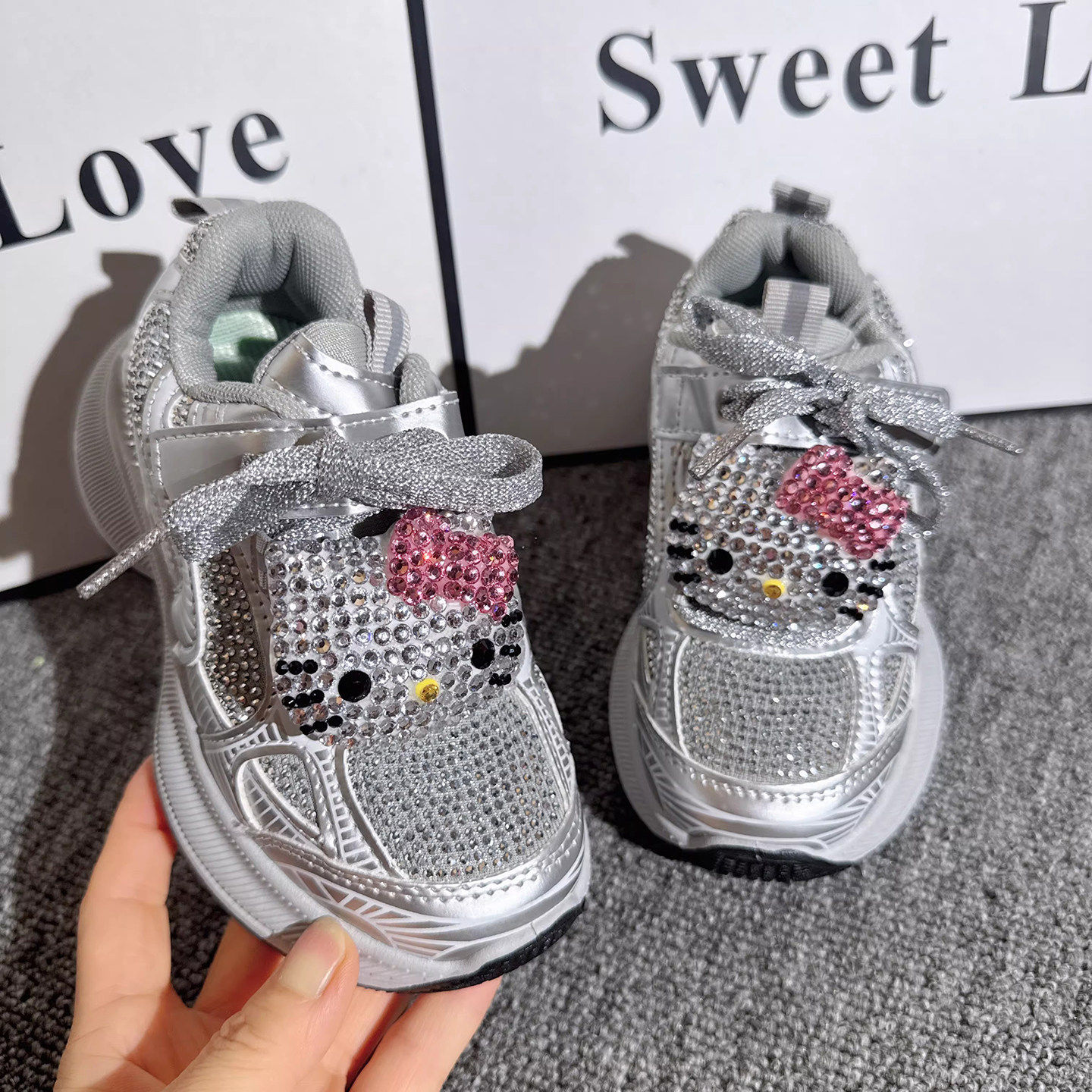 法国Uamtor重工水钻KT猫女童运动鞋2026春秋新款老爹鞋休闲跑步鞋