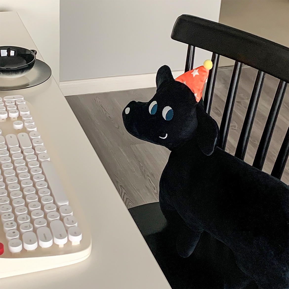 卡通可爱ins软萌皮皮搞怪腊肠狗修狗小狗鸭y抱枕午睡枕靠垫礼物女