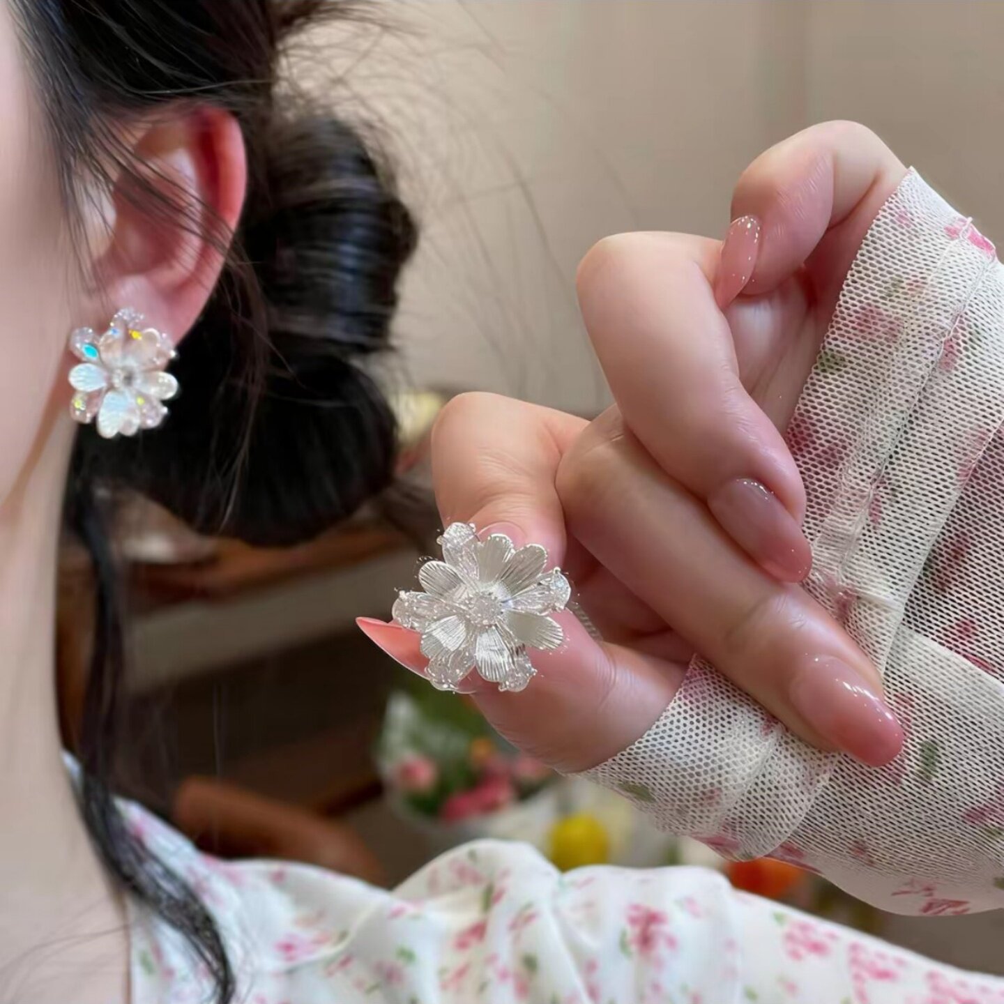 超闪锆石银色大花朵耳钉女