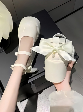 甜酷粗跟高跟小皮鞋女温柔风蝴蝶新款厚底增高法式复古玛丽珍单鞋