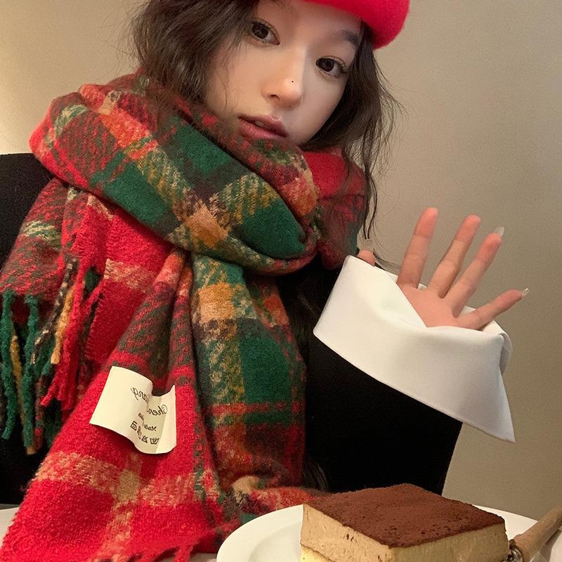 批发新年氛围感中国红色流苏女秋冬新款针织保暖韩版圣诞格子围巾