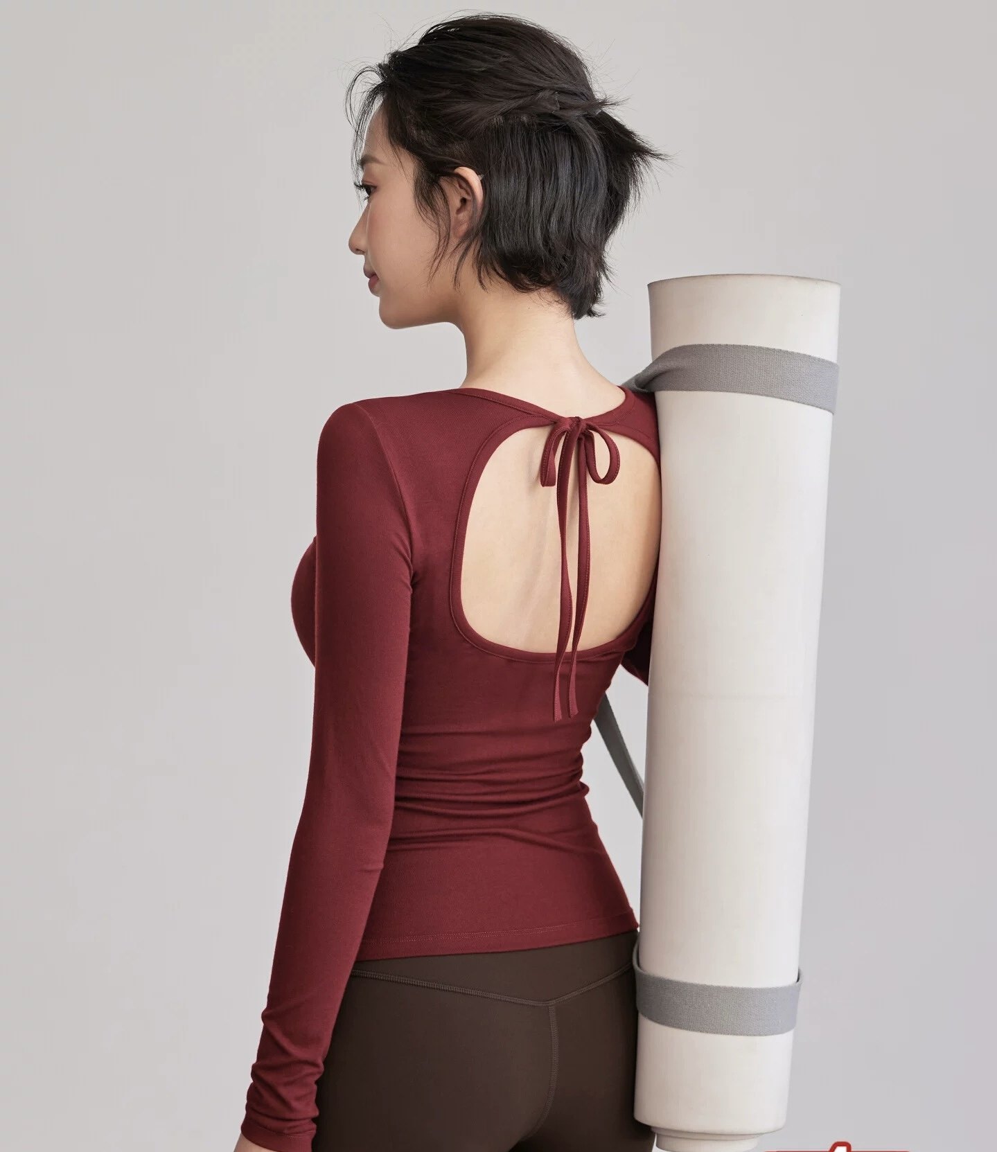 洋白菜新年红露背瑜伽服含胸垫显瘦气质普拉提上衣跑步运动长袖新