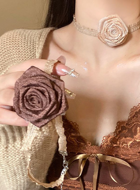 2023年秋美拉德颈链穿搭玫瑰花