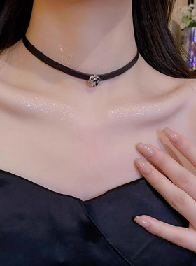 法式小香风山茶花项圈choker短款颈链轻奢小众黑色皮革锁骨链配饰