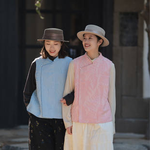 慢慢变蓝原创  新中式暗纹羊毛桑蚕丝马甲立领斜襟珍珠扣清新雅致