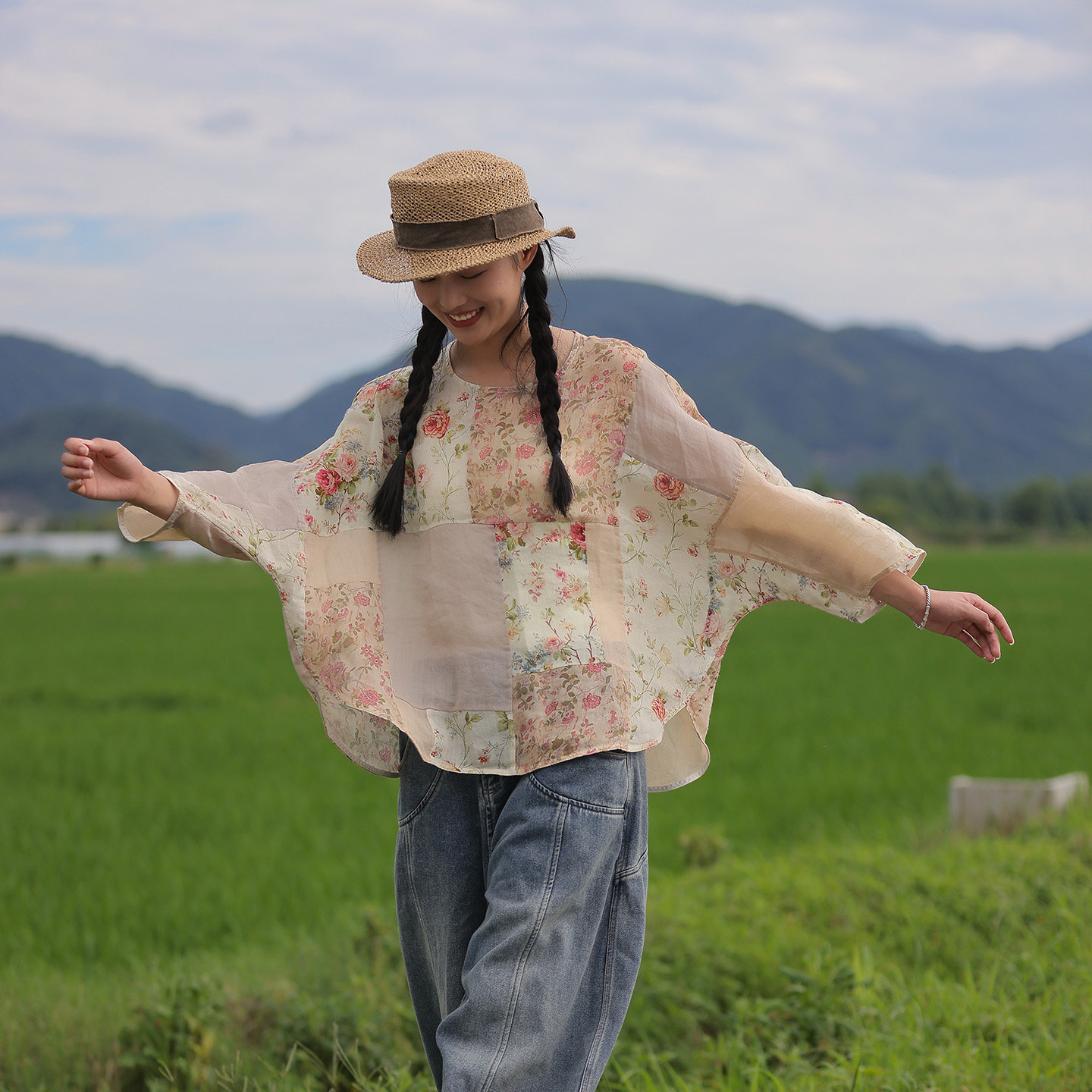 荼 复古碎花拼接苎麻 宽松蝙蝠袖田园棉麻衬衫女 花色拼接随机图片