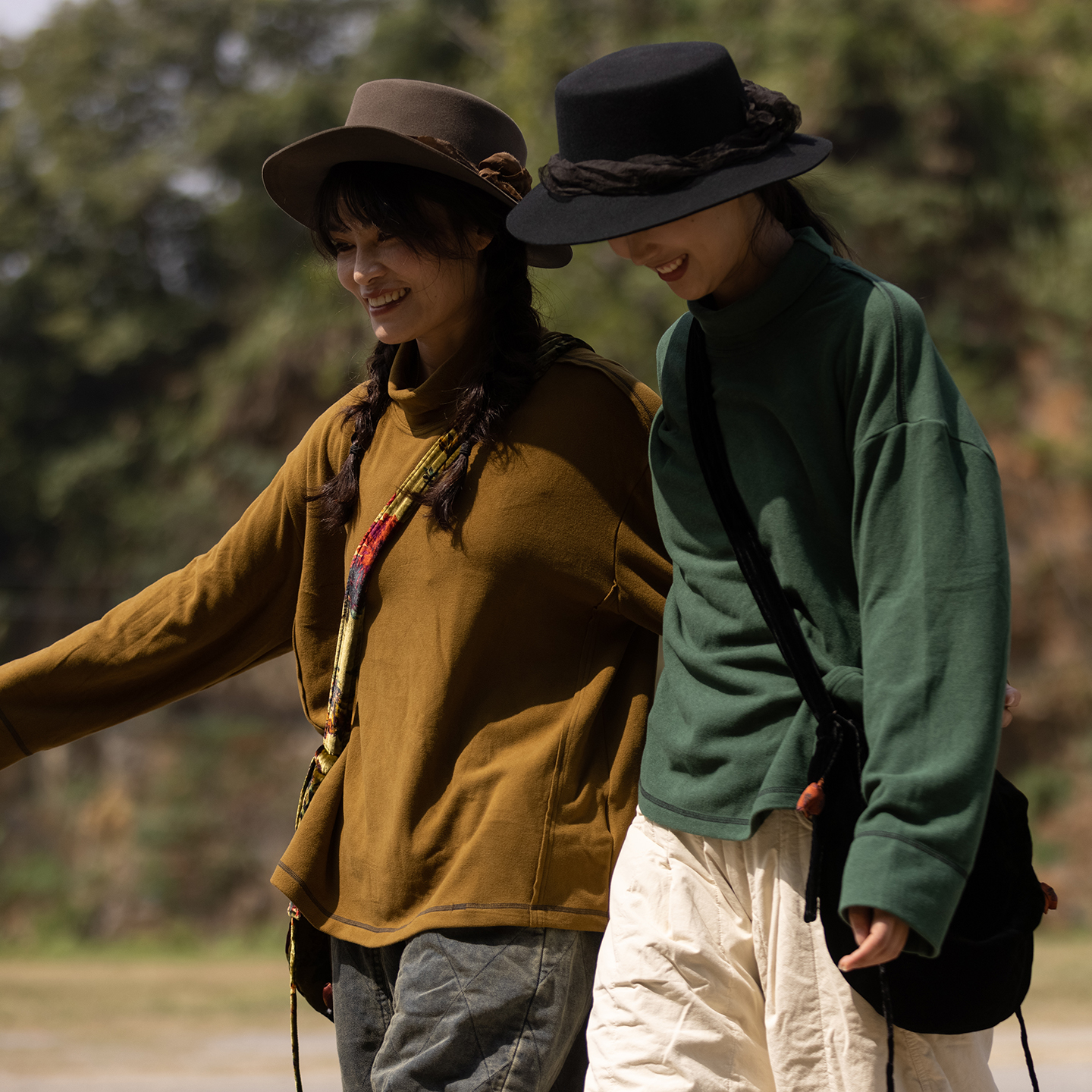 慢慢变蓝原创 荼 秋冬文艺松弛感宽松匹马棉混纺T恤高领打底衫