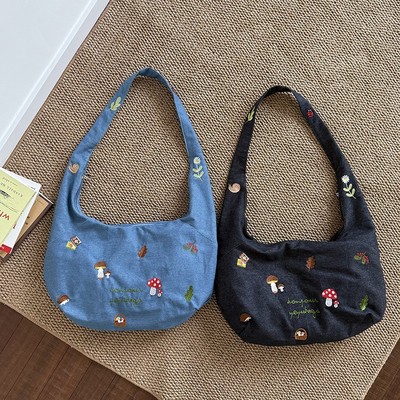 新款牛仔日系刺绣单肩斜挎包百搭