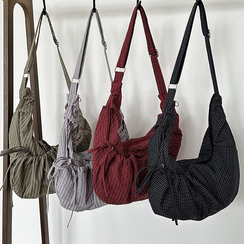 新款韩系ins慵懒风牛角包大容量帆布包褶皱格子包通勤单肩斜挎包