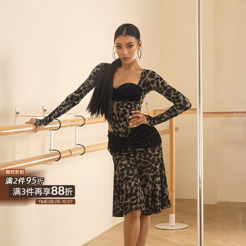 ZYM【慕斯】半裙丝绒扭结腰头拉丁舞练功服女珠链流苏点缀26075