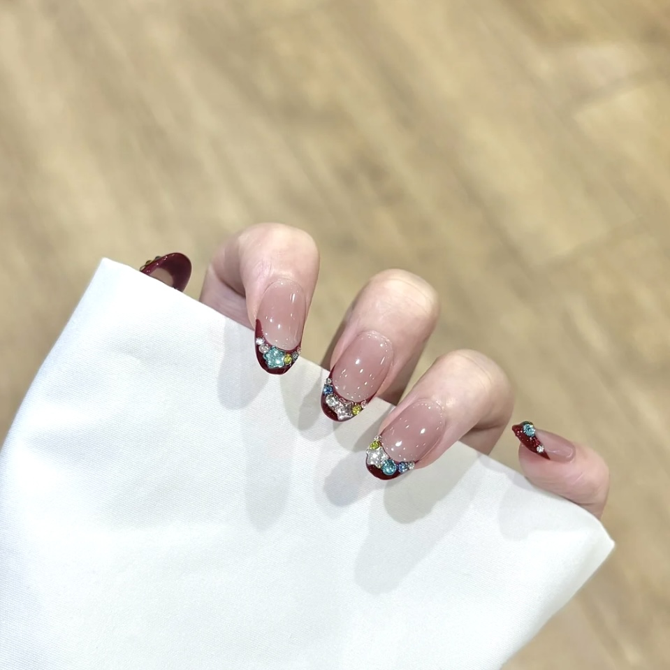 高级感显白酒红色闪钻手工穿戴甲