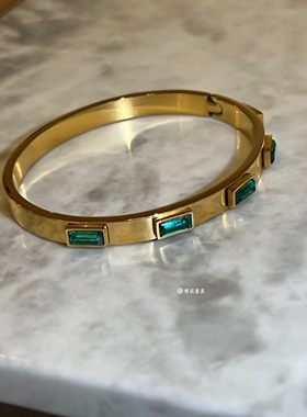洗手洗澡不用摘～秋冬新款轻法式祖母绿手镯钛钢轻奢小众金色手饰