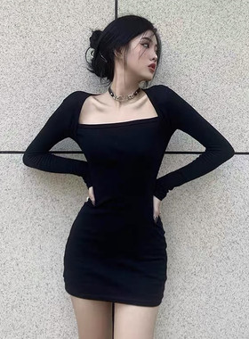 黑色方领长袖针织连衣裙秋冬2023新款法式赫本风辣妹打底包臀短裙
