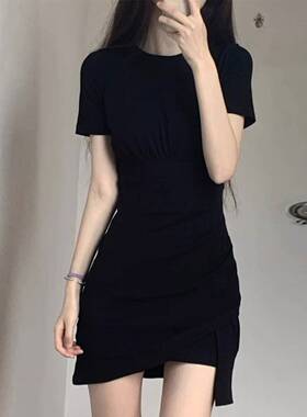 黑色法式赫本风褶皱连衣裙女夏2024新款设计感不规则辣妹包臀短裙