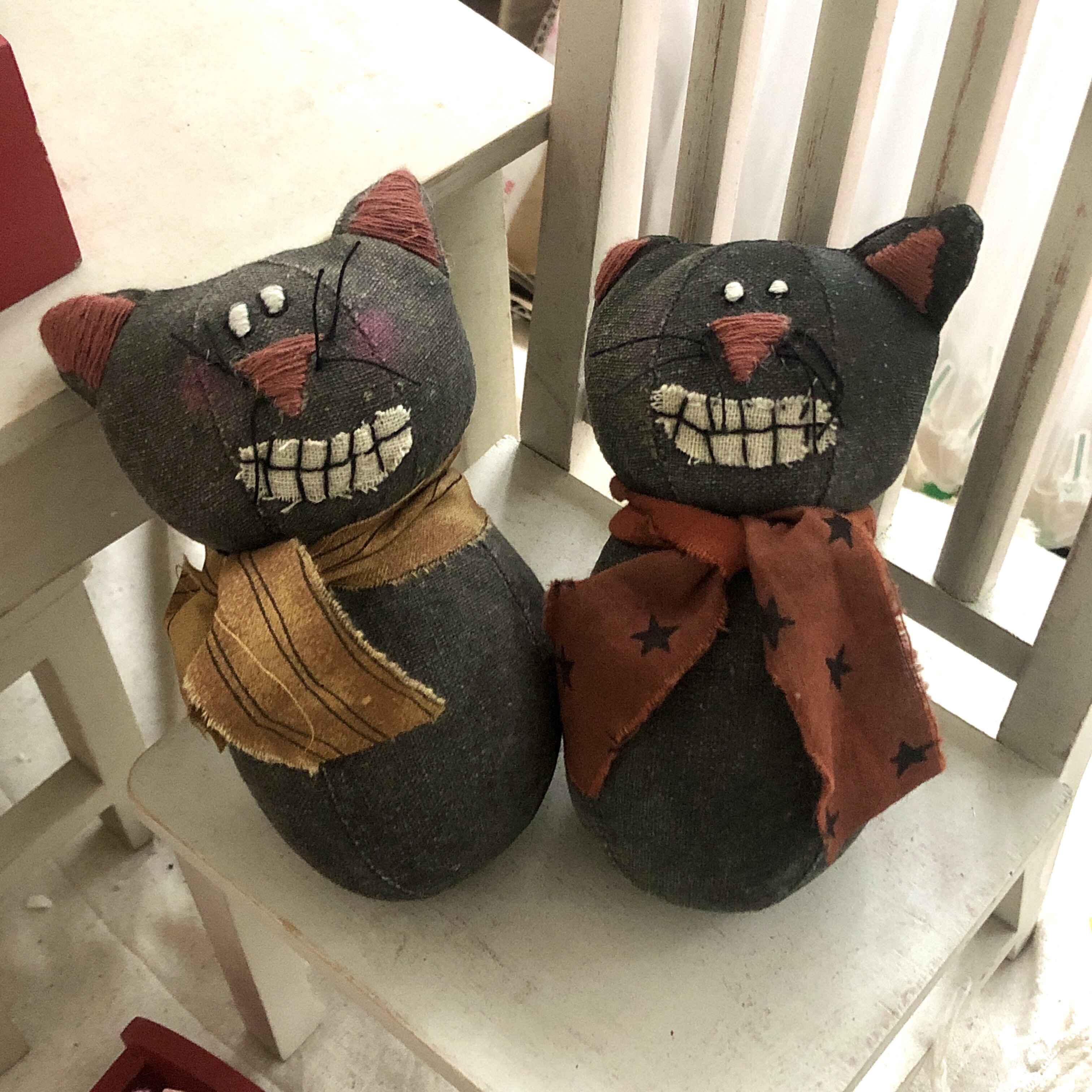 外贸手工刺绣复古微笑猫咪牛仔礼物定制挂件棉花娃娃