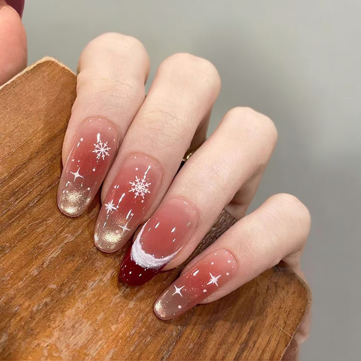 星雪奇缘新年圣诞穿戴甲美甲雪花猫眼气质显白酒红法式手工定制