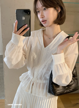 气质女神范蕾丝V领衬衫女 收腰显瘦泡泡袖上衣 韩系chic温柔衬衣