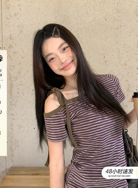 宋正恩紫色条纹斜肩短袖t恤女夏季修身韩系露肩设计独特辣妹上衣