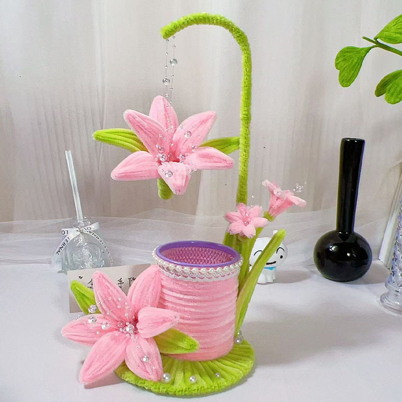 手工diy制作铃兰花荷花笔筒
