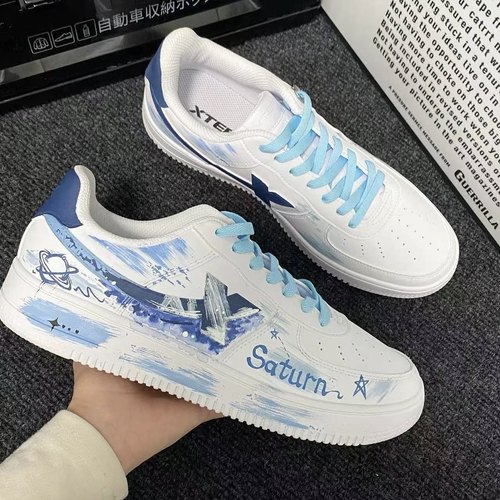 【定制球鞋】特步空军一号断裂时空手绘防滑耐磨低帮板鞋男款白蓝