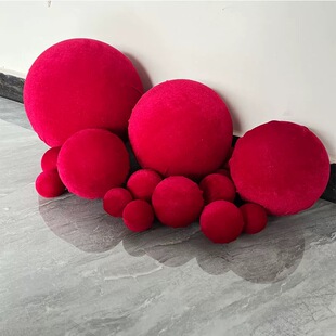 橱窗金丝绒泡沫球红色装饰道具点缀圣诞节日订婚背景布幔布置圆球