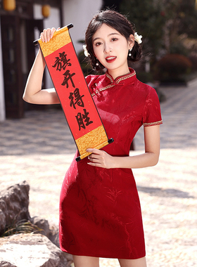 红色旗袍小个子改良订婚结婚礼服短款妈妈装婚宴高考送考旗开得胜