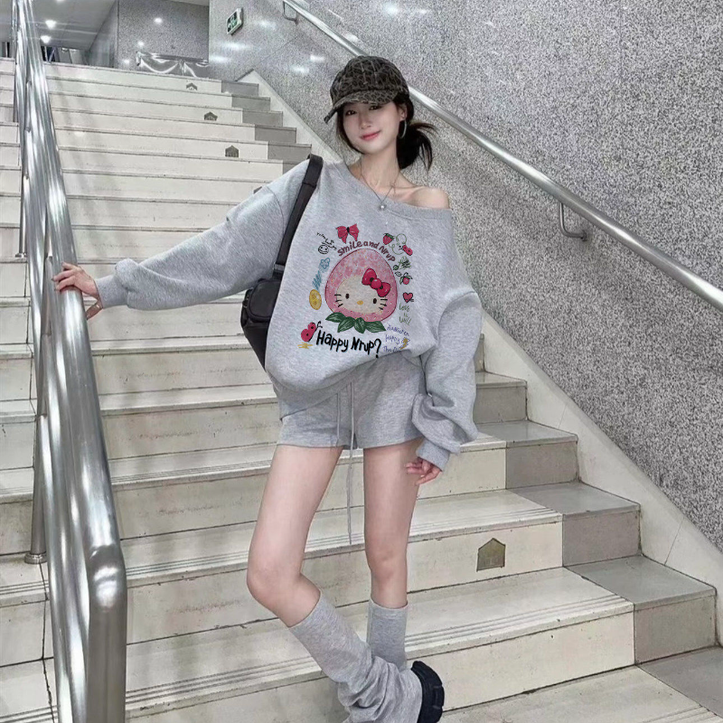 200斤大码草莓Kitty猫印花斜肩卫衣女秋冬纯欲穿搭宽松露肩上衣,女装/女士精品,T恤,淘宝优惠券,粉丝福利购,淘宝优惠卷