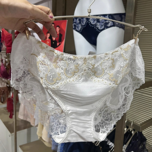 LC22SX1爱慕高端LACLOVER兰卡文刺绣蕾丝含桑蚕丝中腰三角女内裤