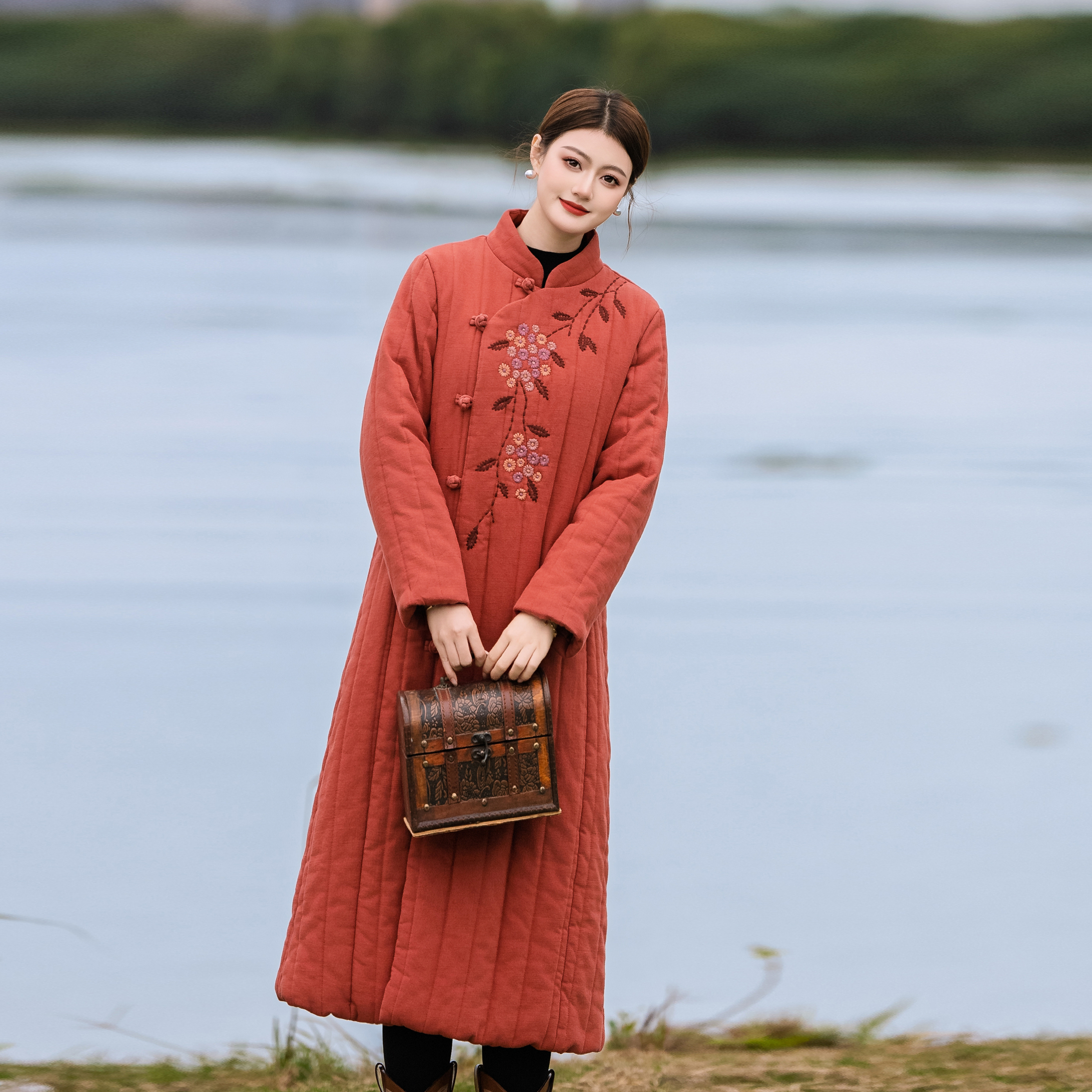 梅子家2025冬款国风女装刺绣盘扣中长款棉服改良旗袍修身棉衣外套
