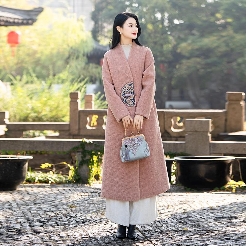 刺绣中长款羊羔绒外套中国风风衣