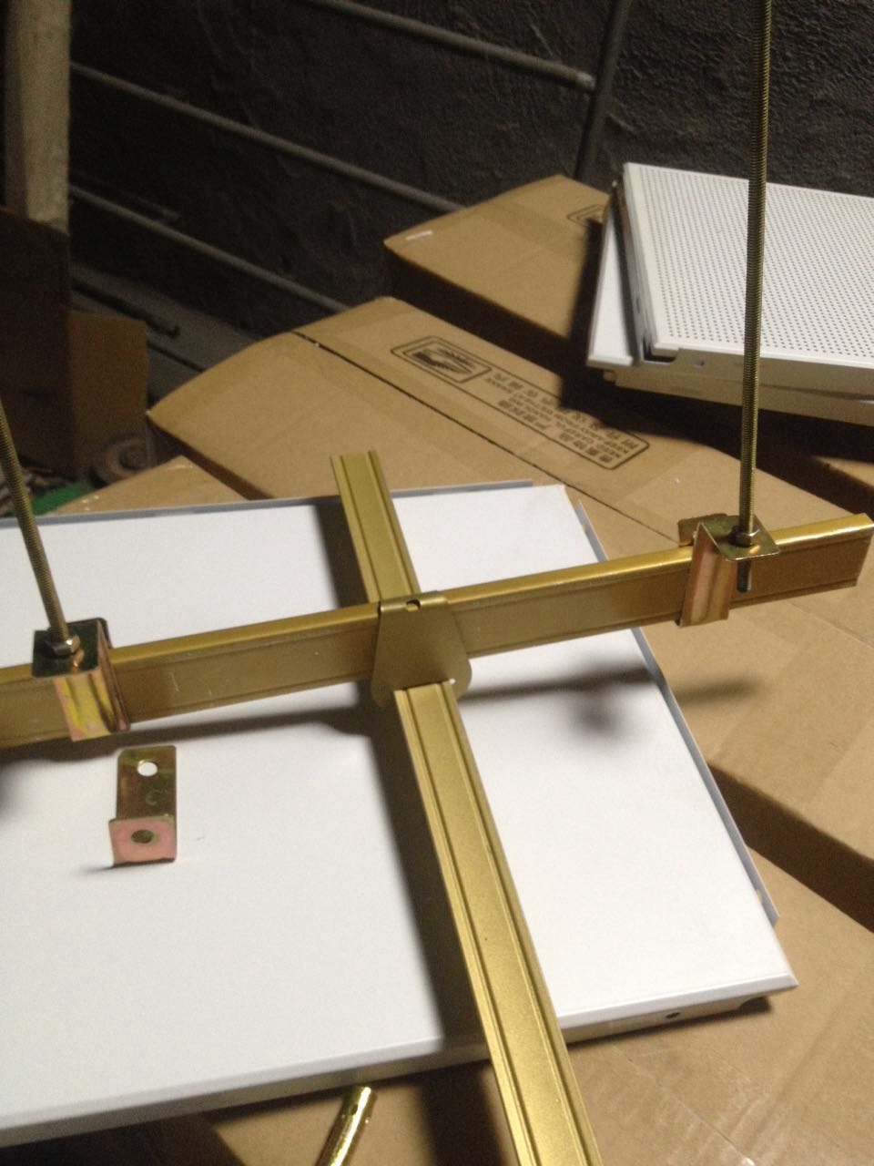 集成吊顶轻钢龙骨38主龙 三角龙骨88开料大吊膨胀管丝杆螺帽吊片