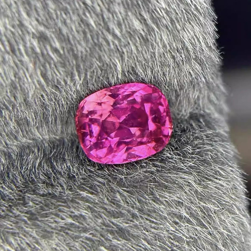 01克拉天然无烧粉蓝宝石热粉vb评级女款戒指吊坠国际吉尔德证书