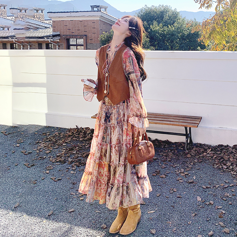 城市游牧风穿搭洋装套装女2025春季新款覆古马甲碎花长裙两件套