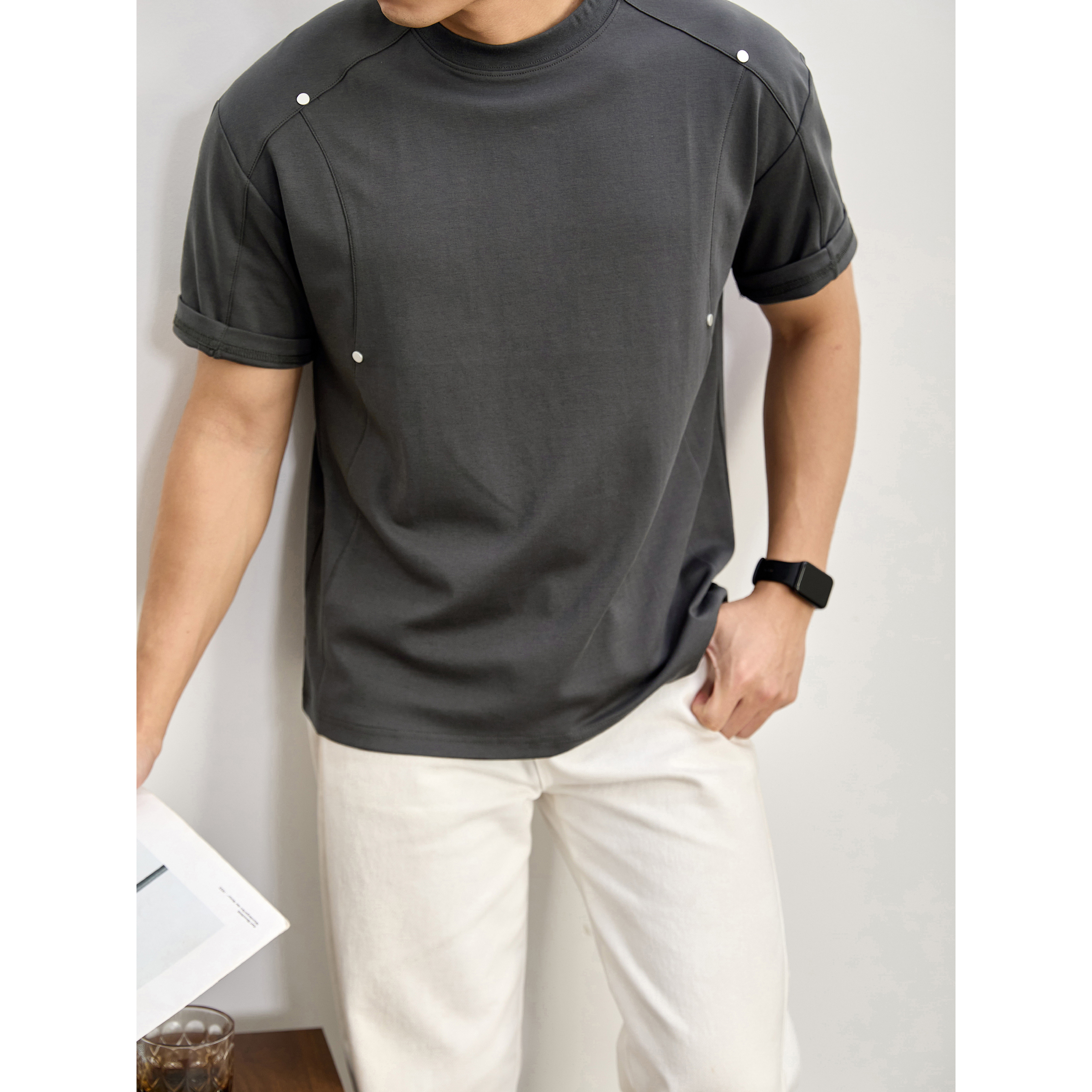 LUUD 夏季舒适冰感棉休闲圆领T恤男金属铆钉拼接创意设计短袖上衣