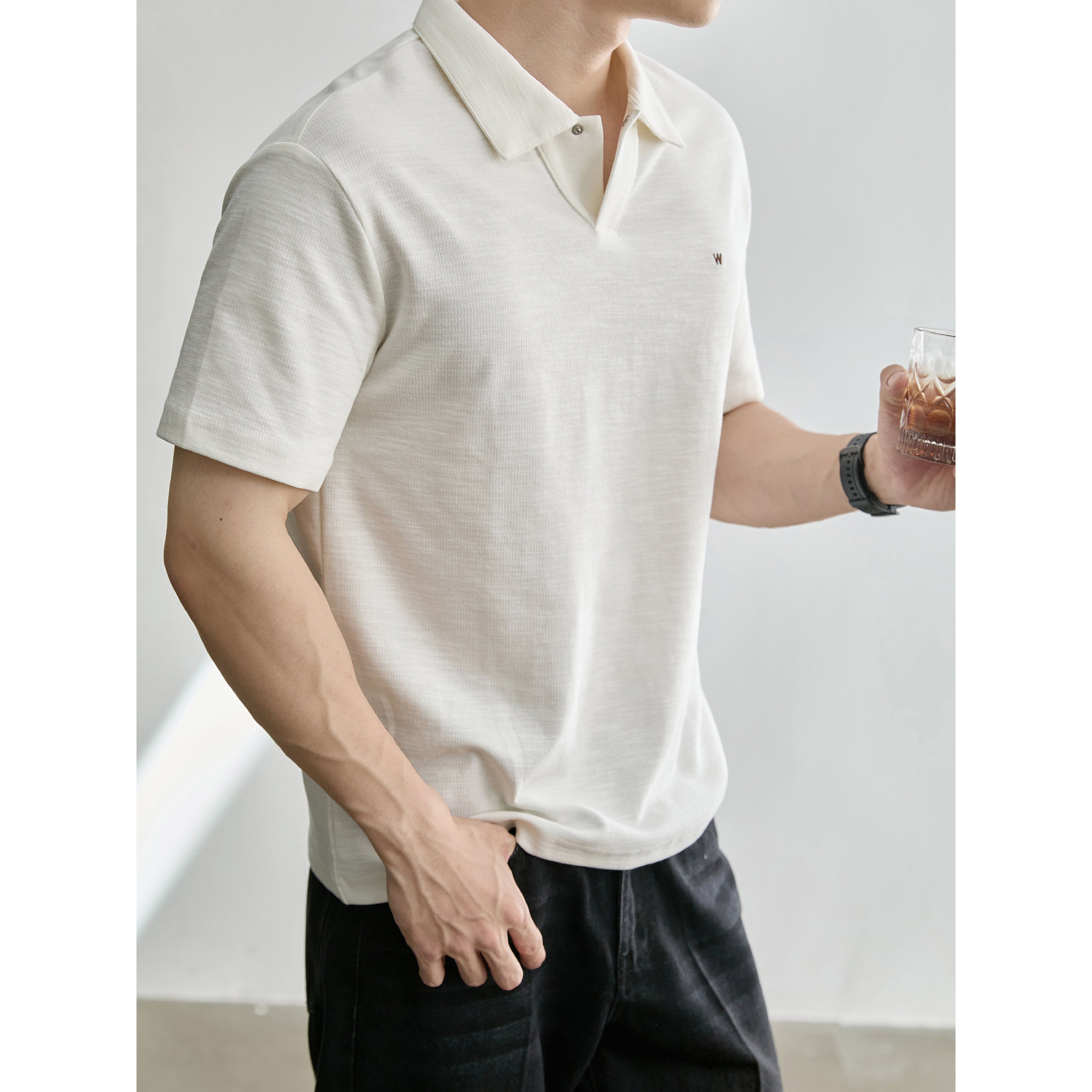 LUUD 高品质V字开襟Polo领短袖夏季竹节肌理字母刺绣针织T恤衫男图片