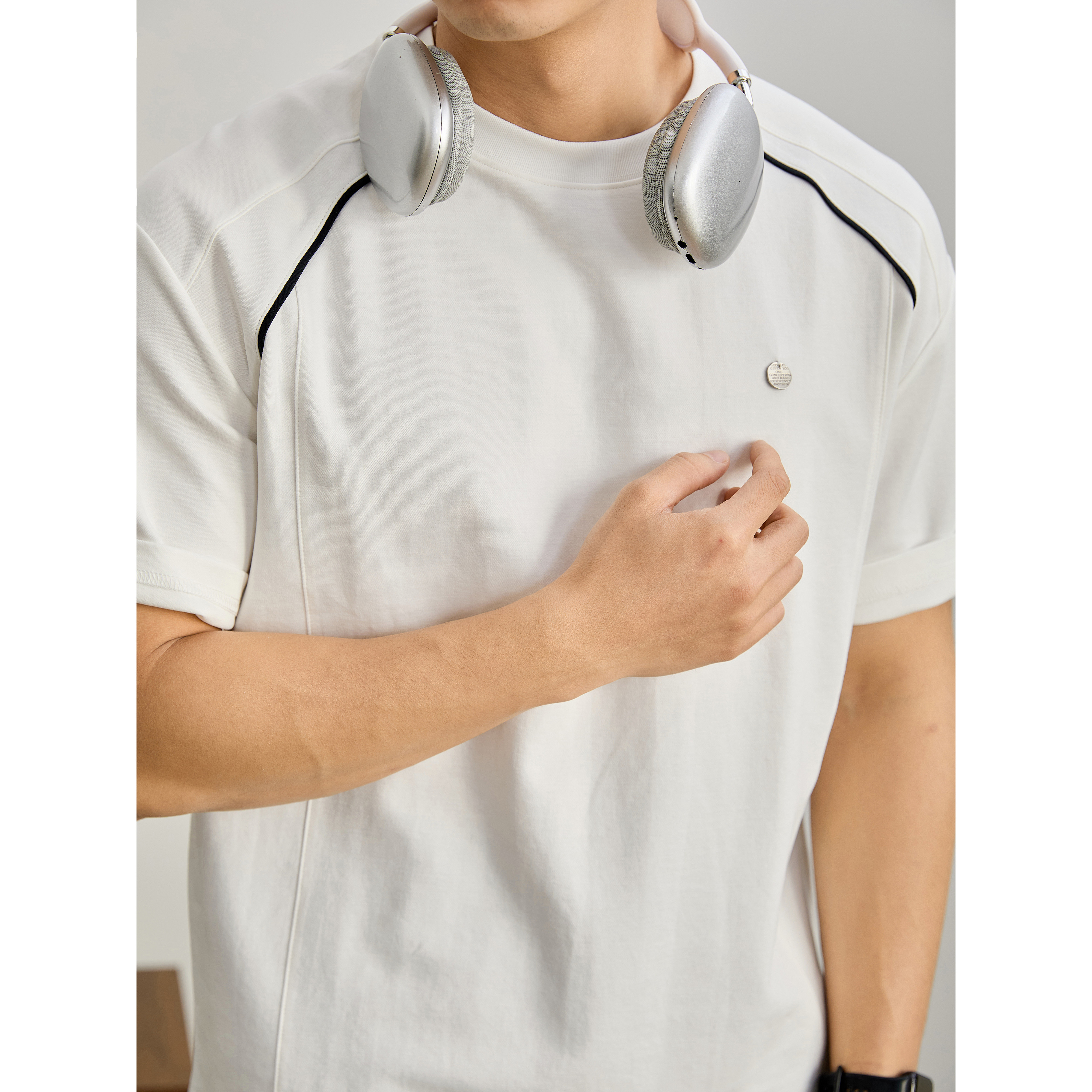 LUUD 立体分割明细拼接设计圆领短袖T恤男夏季金属标装饰休闲上衣