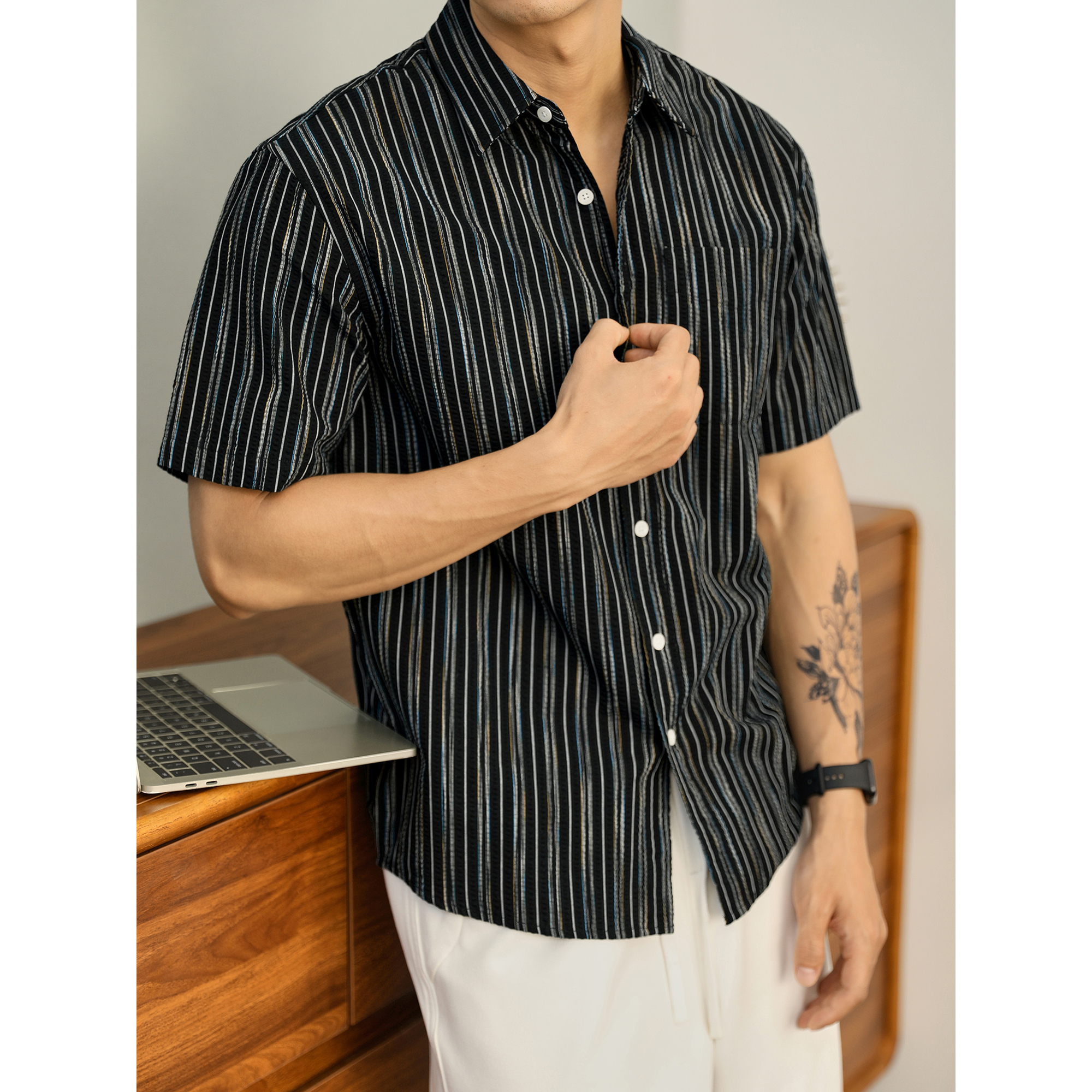 LUUD 都市男士彩色条纹翻领衬衫透气泡泡肌理纯棉短袖黑色寸衣潮