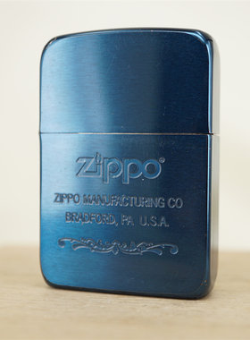 原装正版 2001年H近新蓝冰蚀刻花底LOGO标首版41复刻打火机 ZIPPO